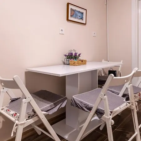 Appartement With Backyard In The Heart Of Cihangir *