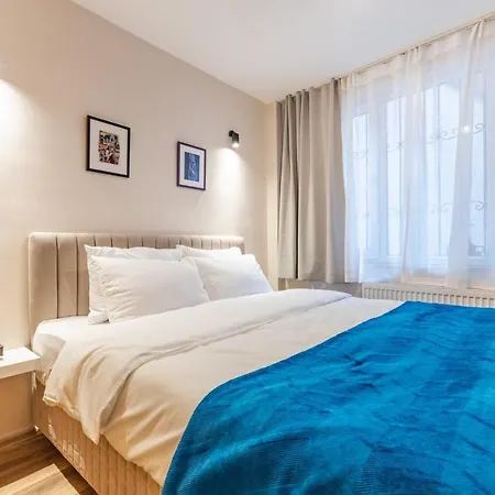 With Backyard In The Heart Of Cihangir * Κωνσταντινούπολη